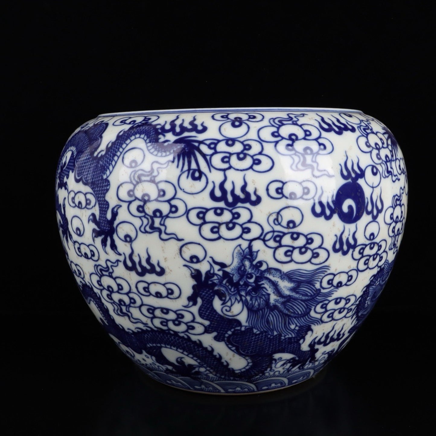 Blue and white cloud dragon pattern brush wash