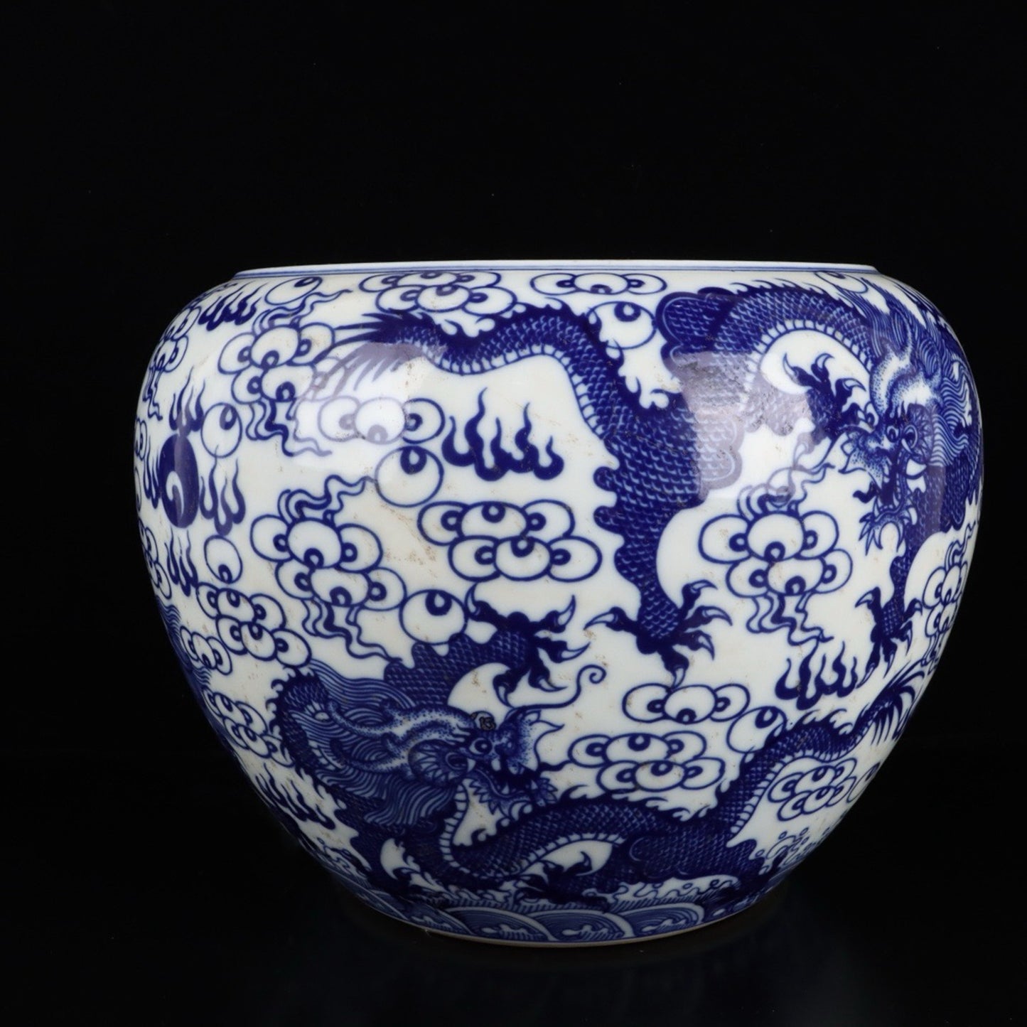 Blue and white cloud dragon pattern brush wash