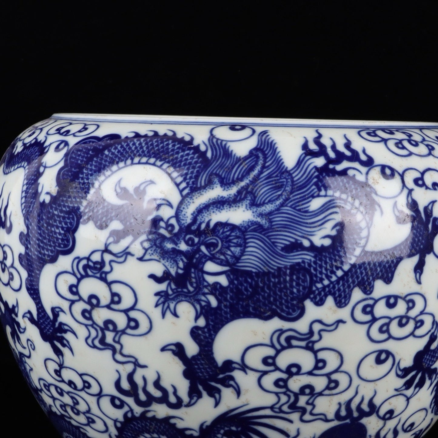 Blue and white cloud dragon pattern brush wash