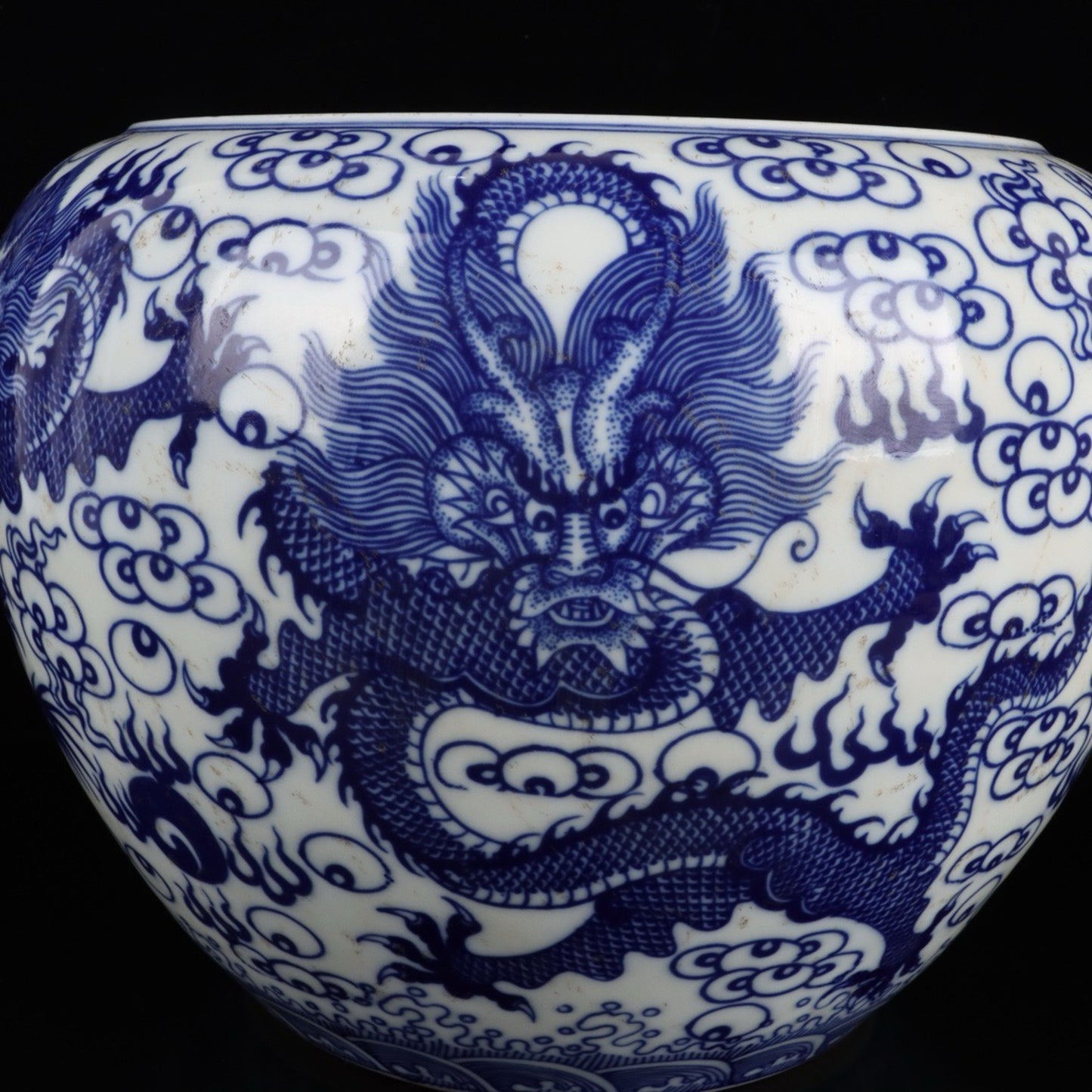 Blue and white cloud dragon pattern brush wash