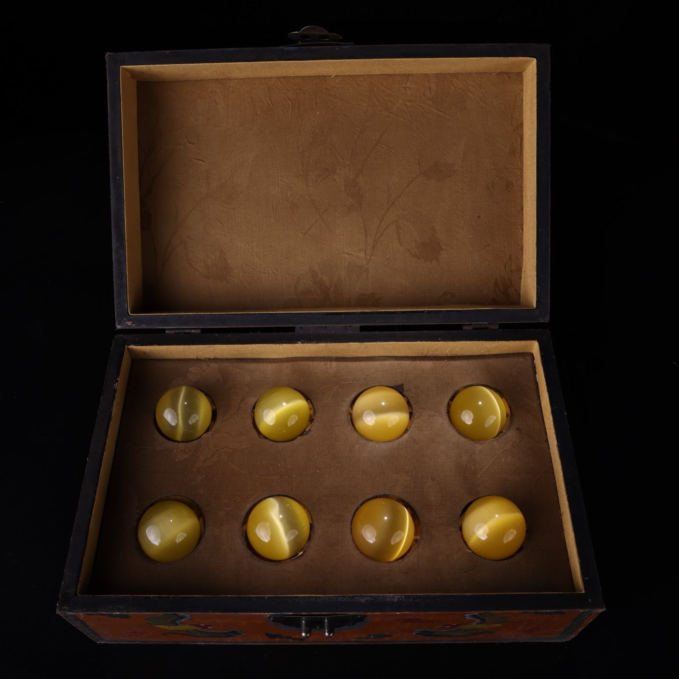 A box of Chinese antique yellow cat eyeballs