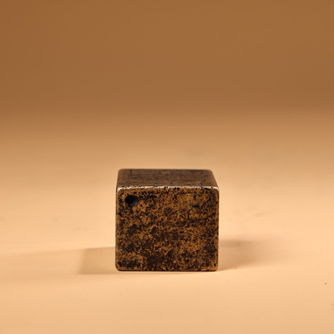 A Chinese antique pure copper seal