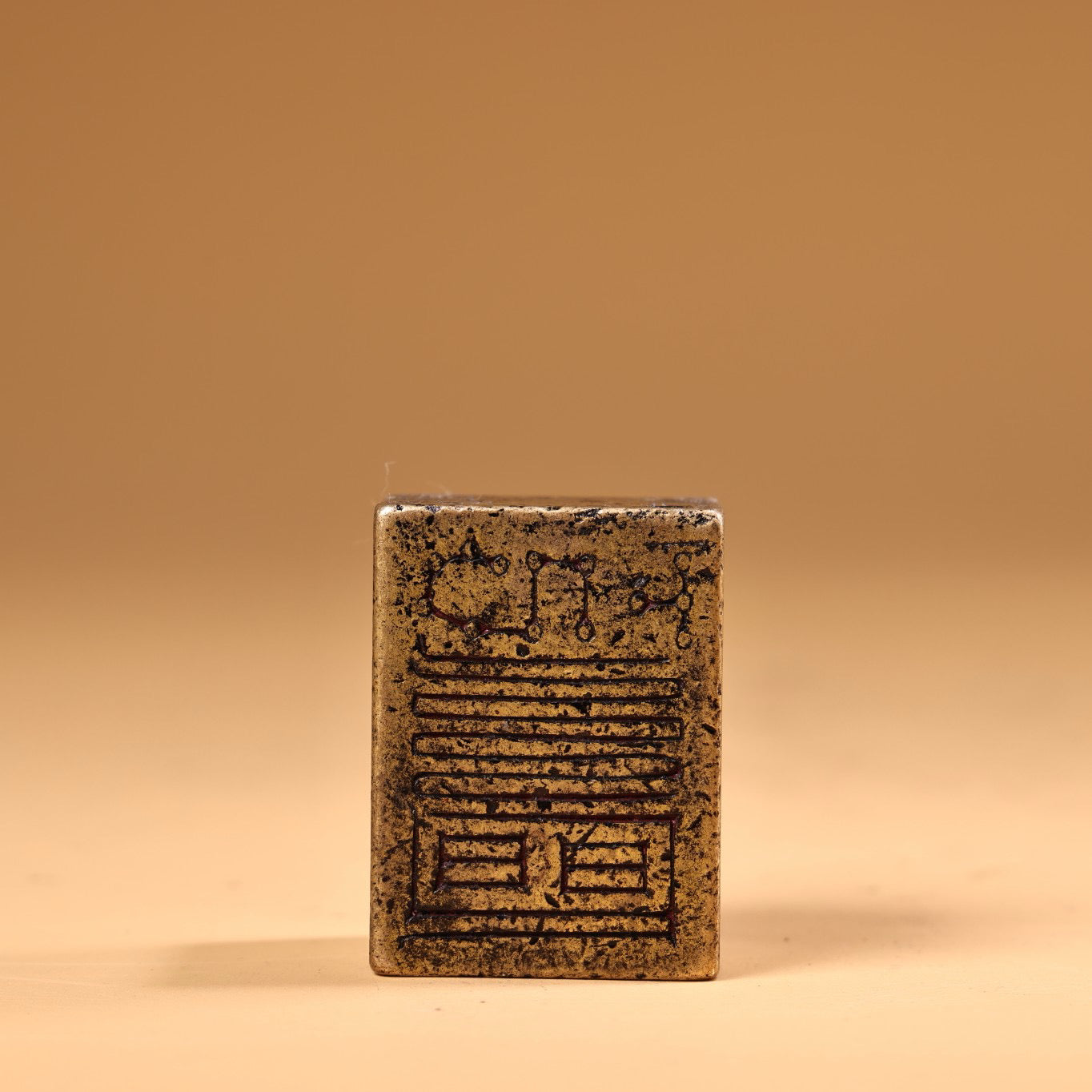 A Chinese antique pure copper seal