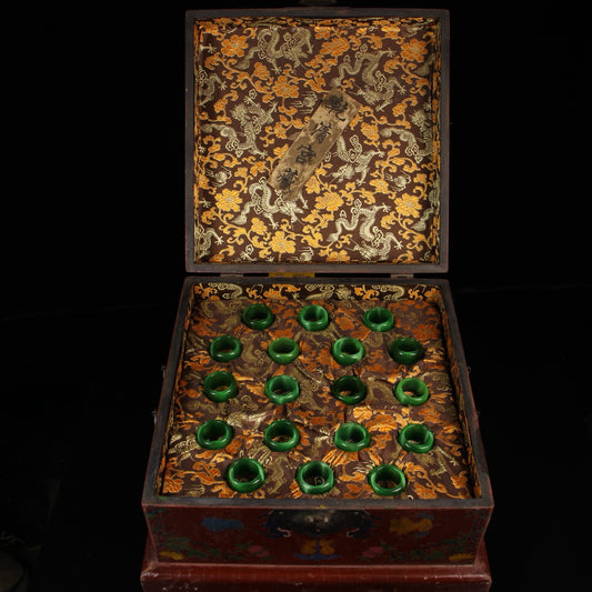 A box of Chinese antique cat's eye stone ring fingers