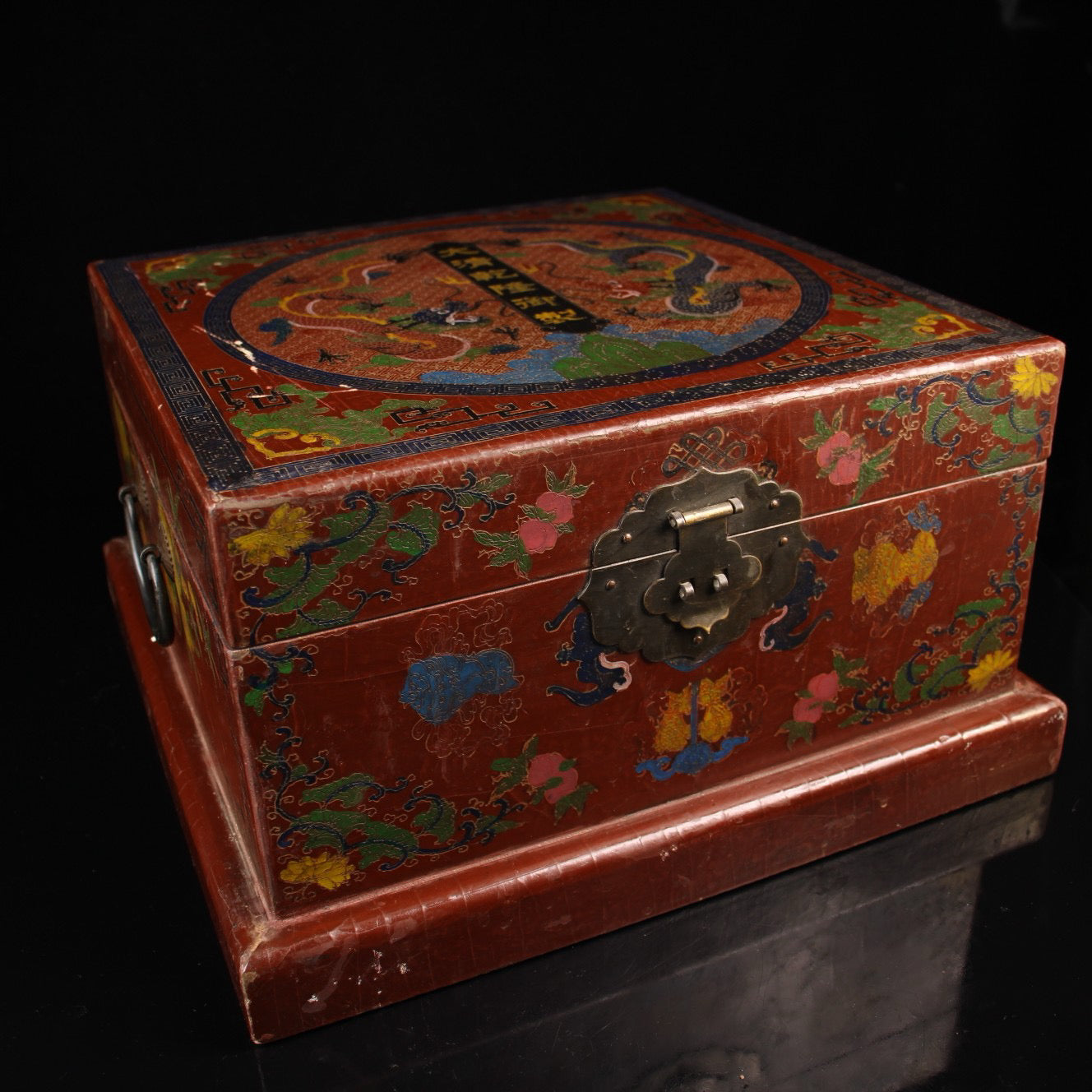 A box of Chinese antique cat's eye stone ring fingers