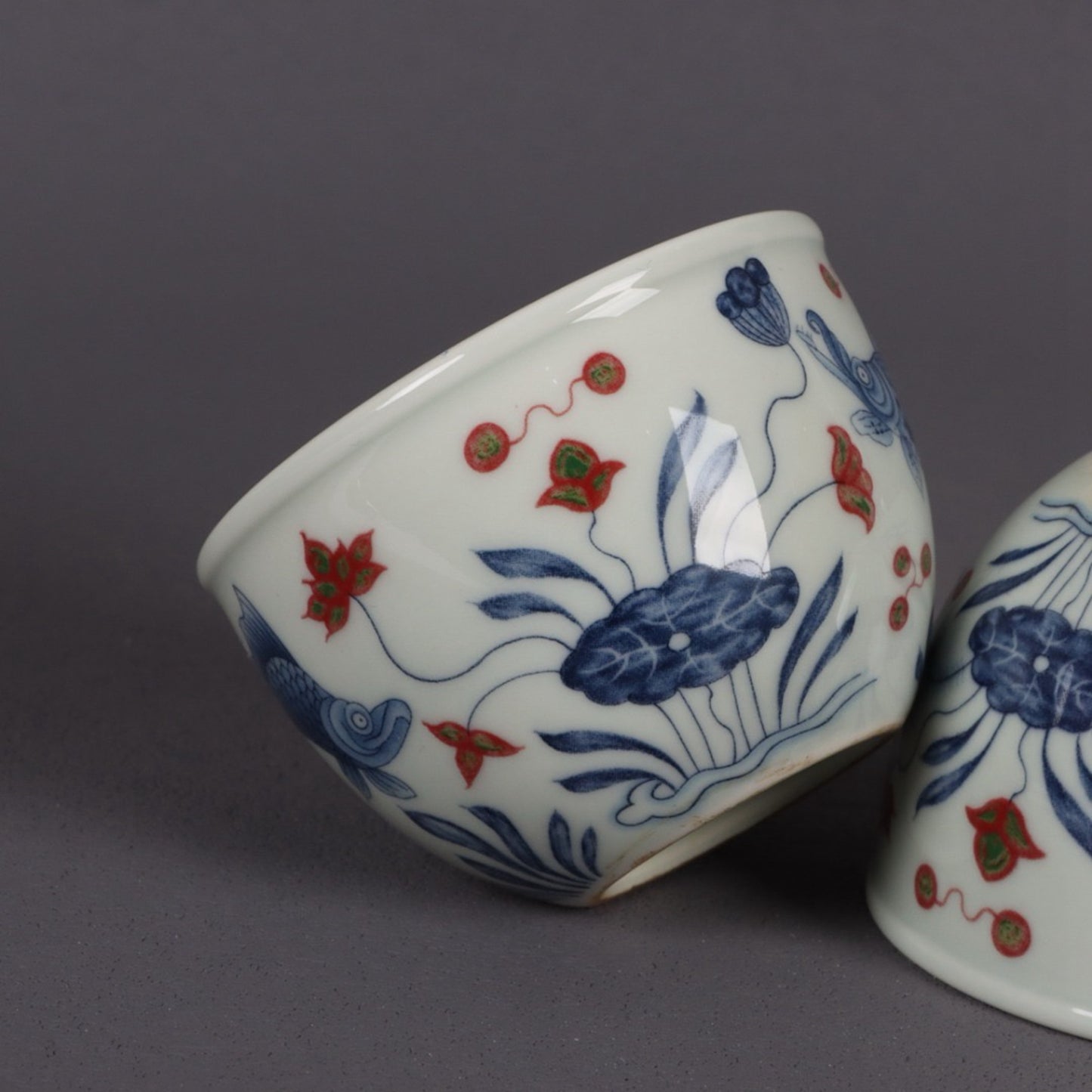 Blue and white glazed red fish and algae patterned small mouth cup