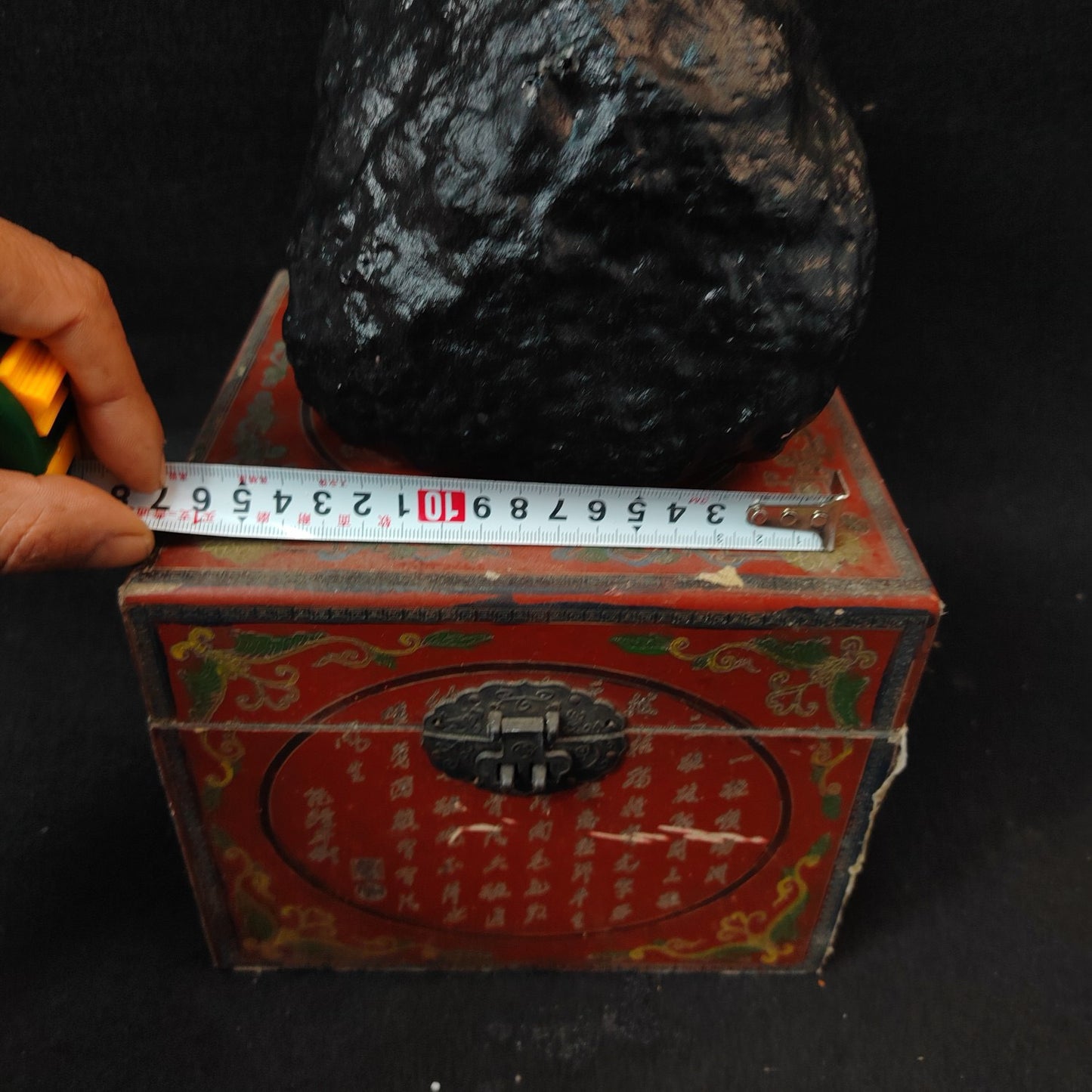 A box of Chinese antique meteorites