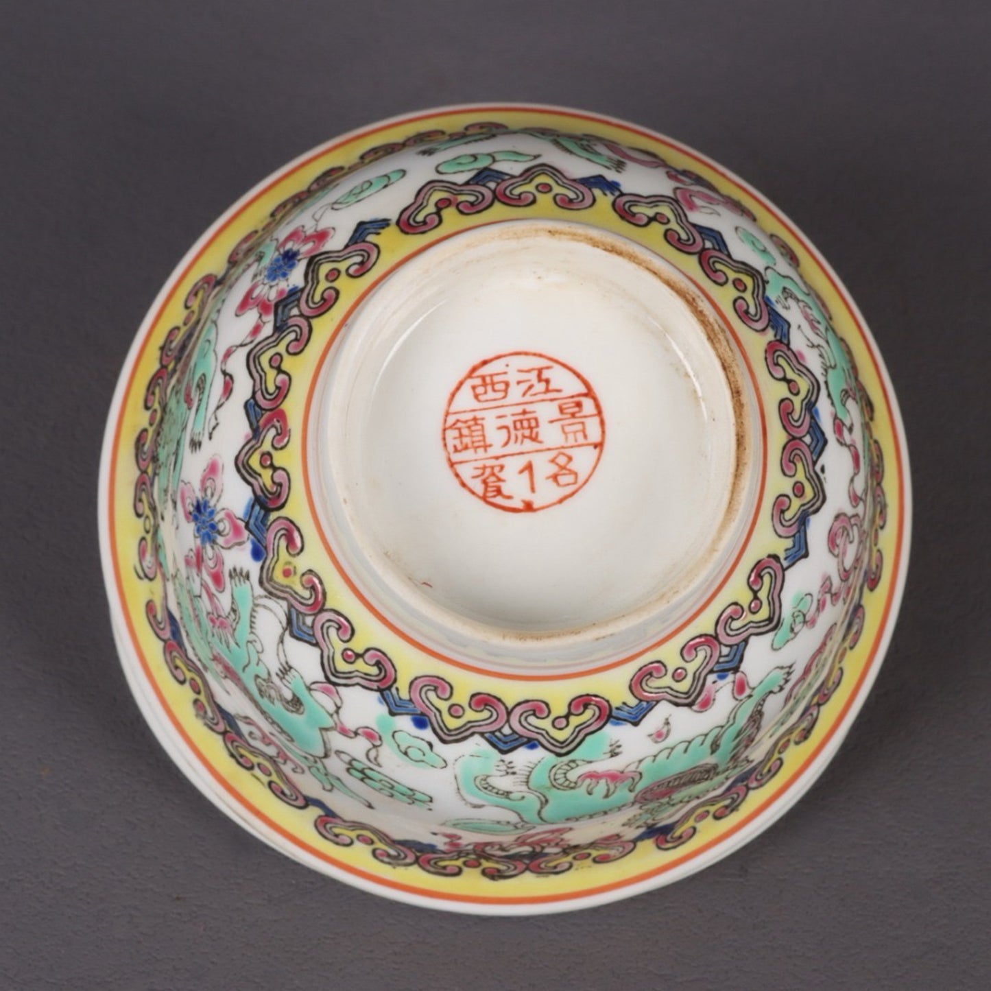 A pair of pink colored Shaoshi Taibao patterned bowls