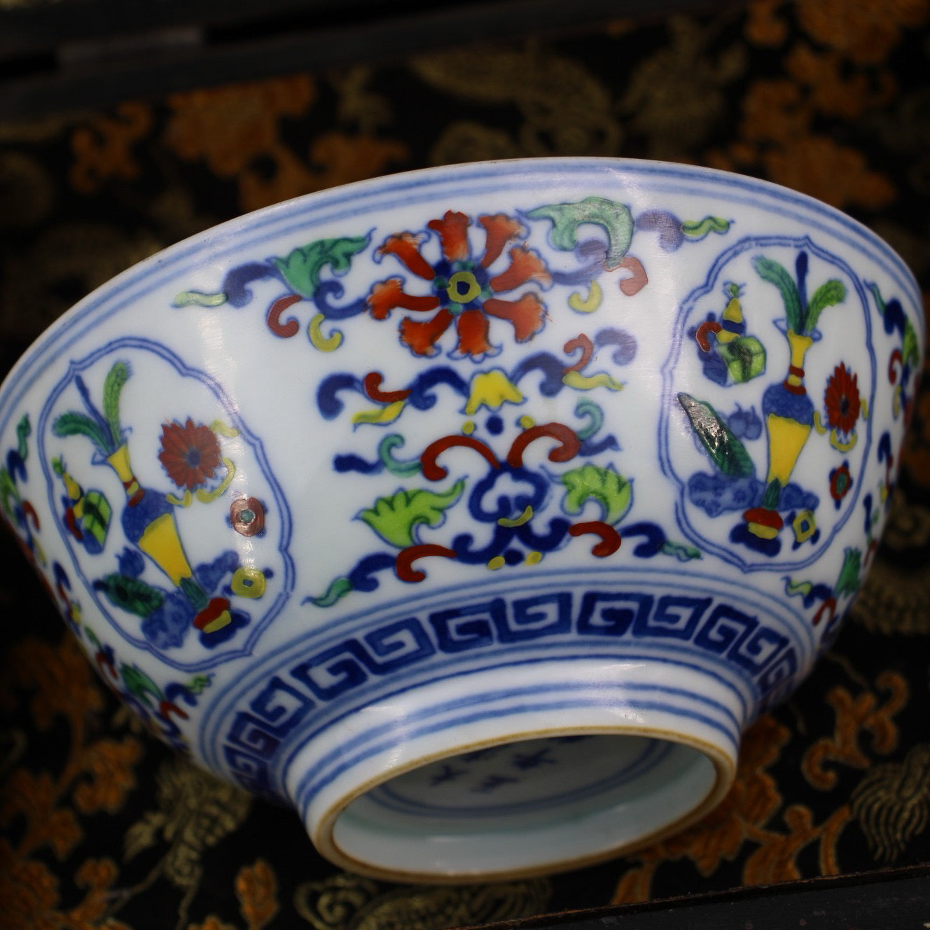 A Chinese antique colorful porcelain bowl