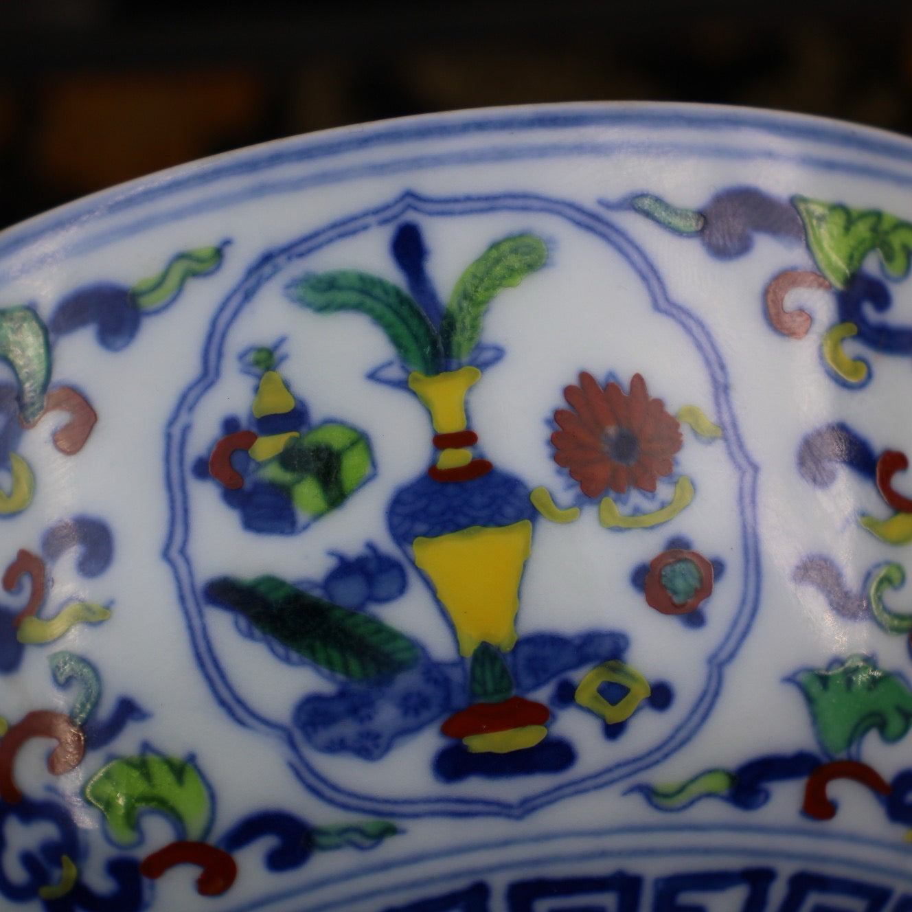 A Chinese antique colorful porcelain bowl