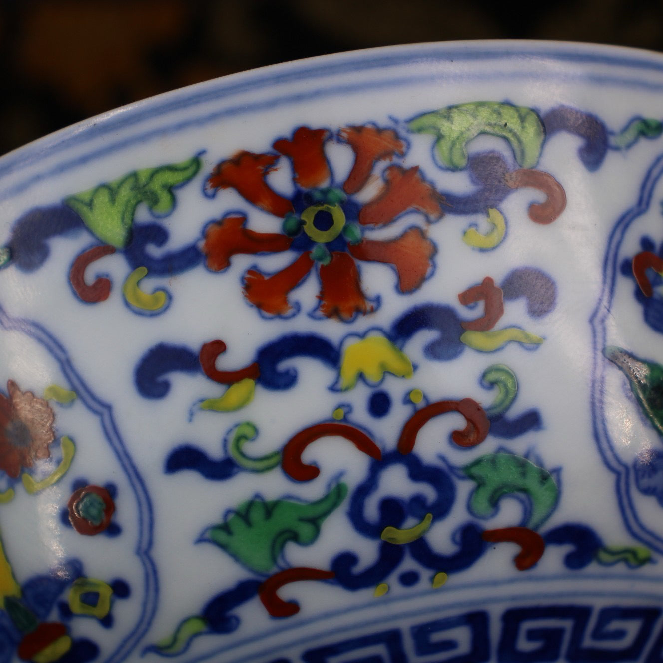 A Chinese antique colorful porcelain bowl