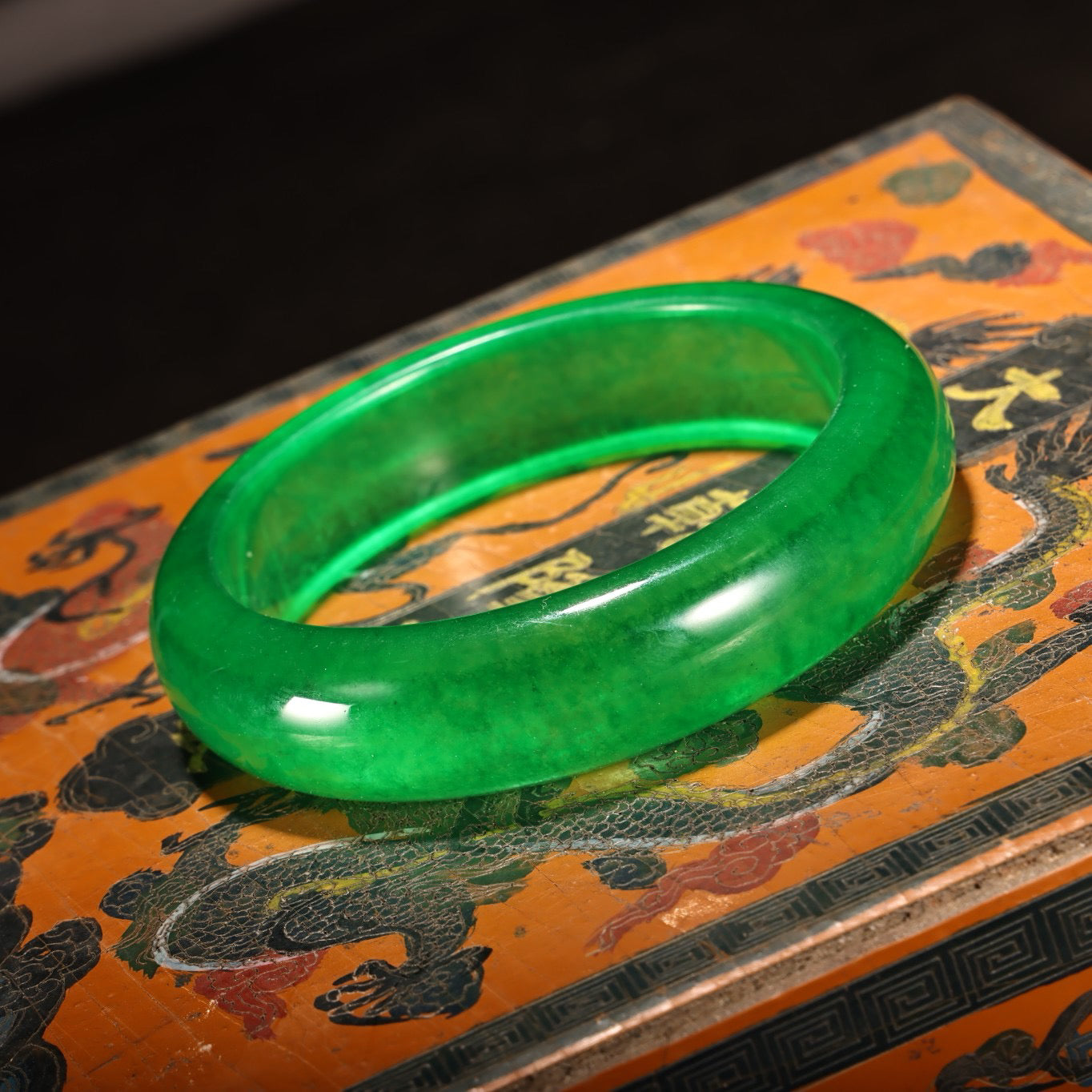 A Chinese antique green jadeite jade bracelet