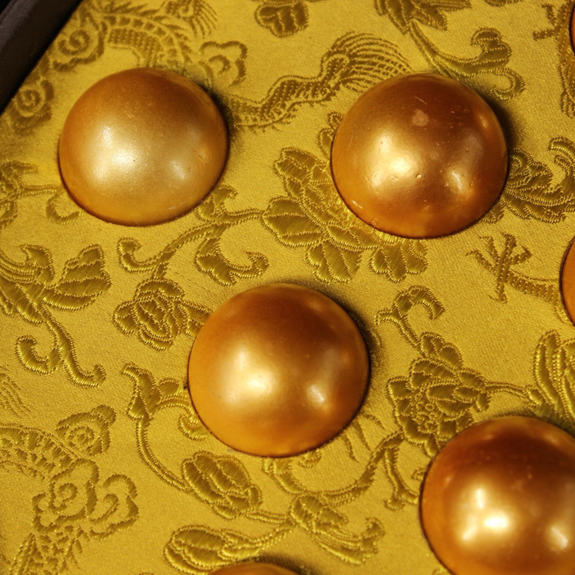 A box of Chinese antique pearl shells