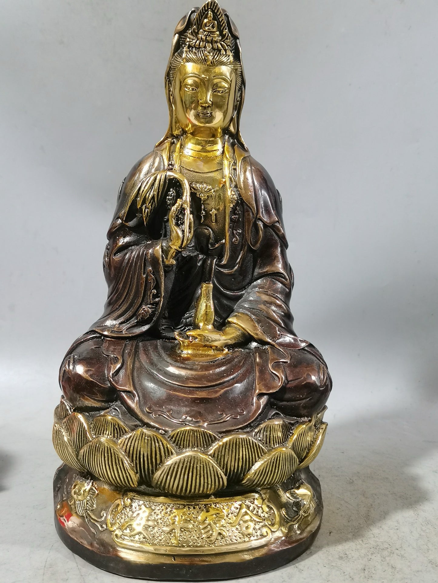 Pure copper Guanyin Bodhisattva statue ornament