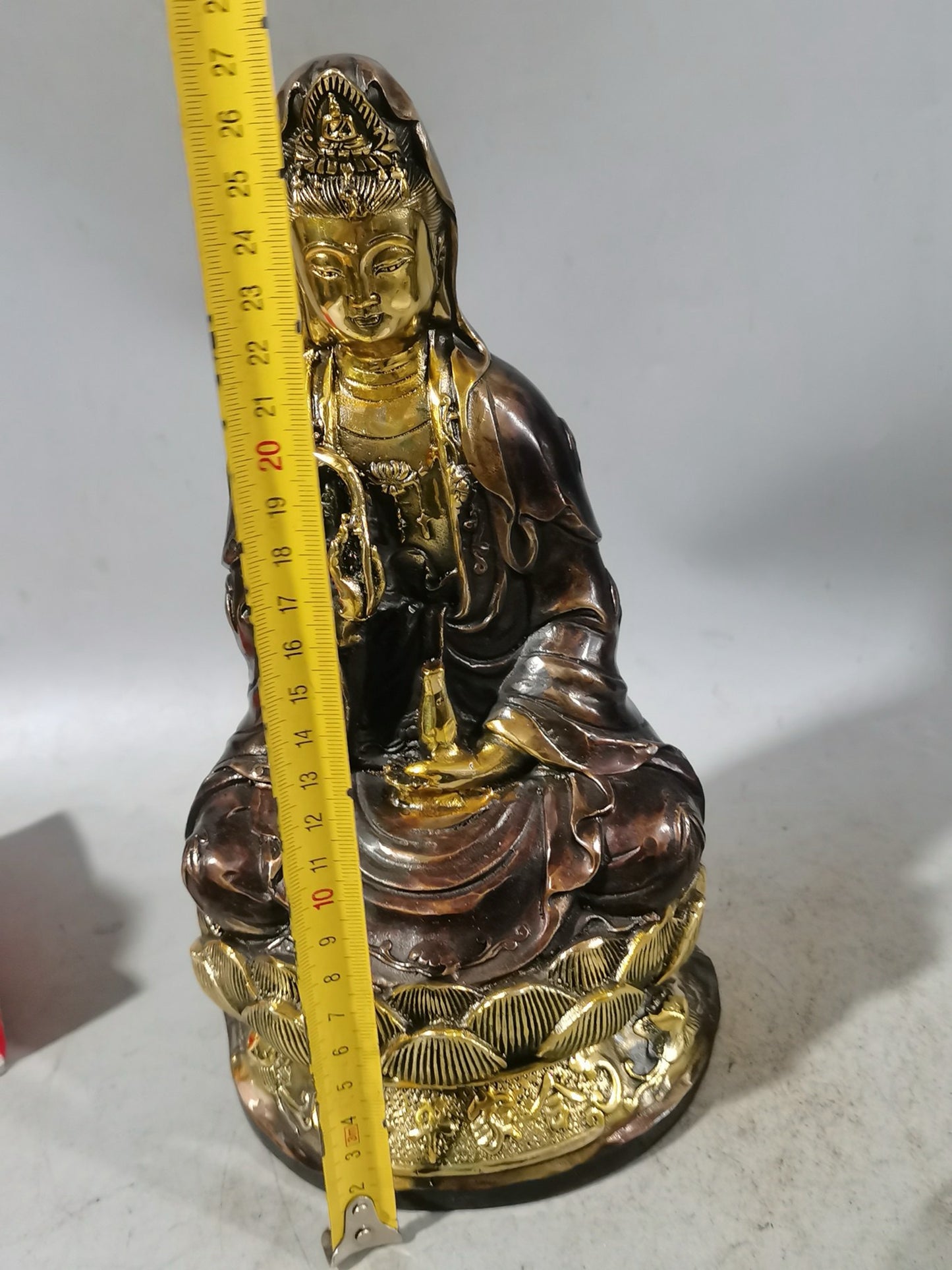 Pure copper Guanyin Bodhisattva statue ornament