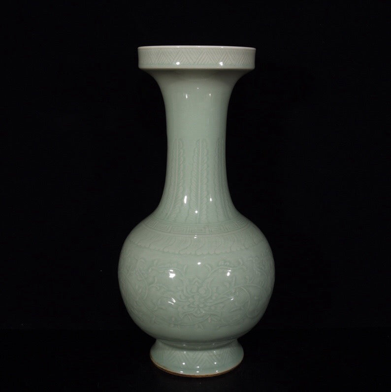 Chinese Antique Vertical Mouth Bottle