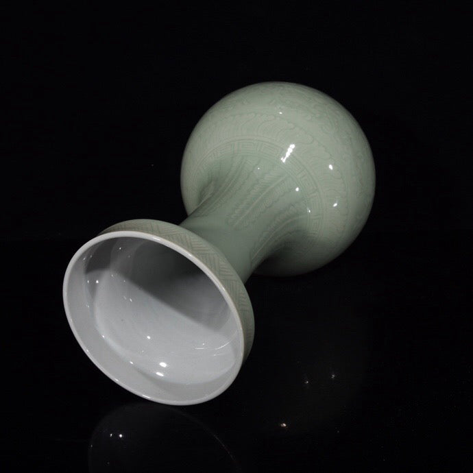 Chinese Antique Vertical Mouth Bottle