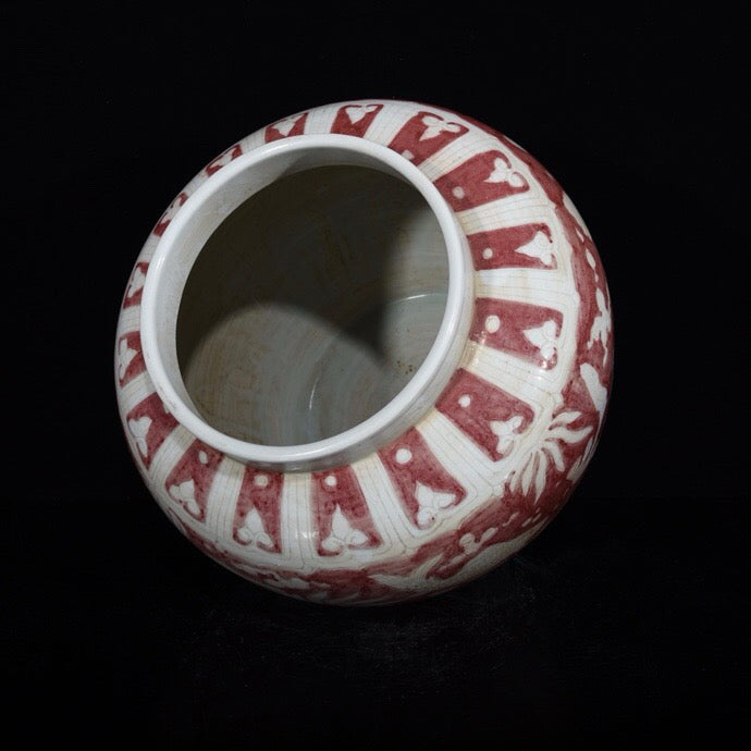 Chinese Antique Red Dew White Fish Algae Pattern Jar