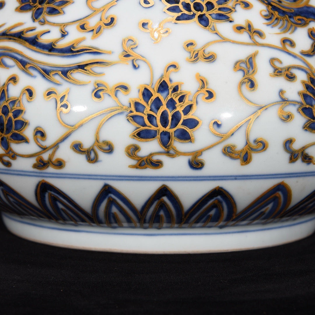 Chinese antique phoenix patterned lid jar