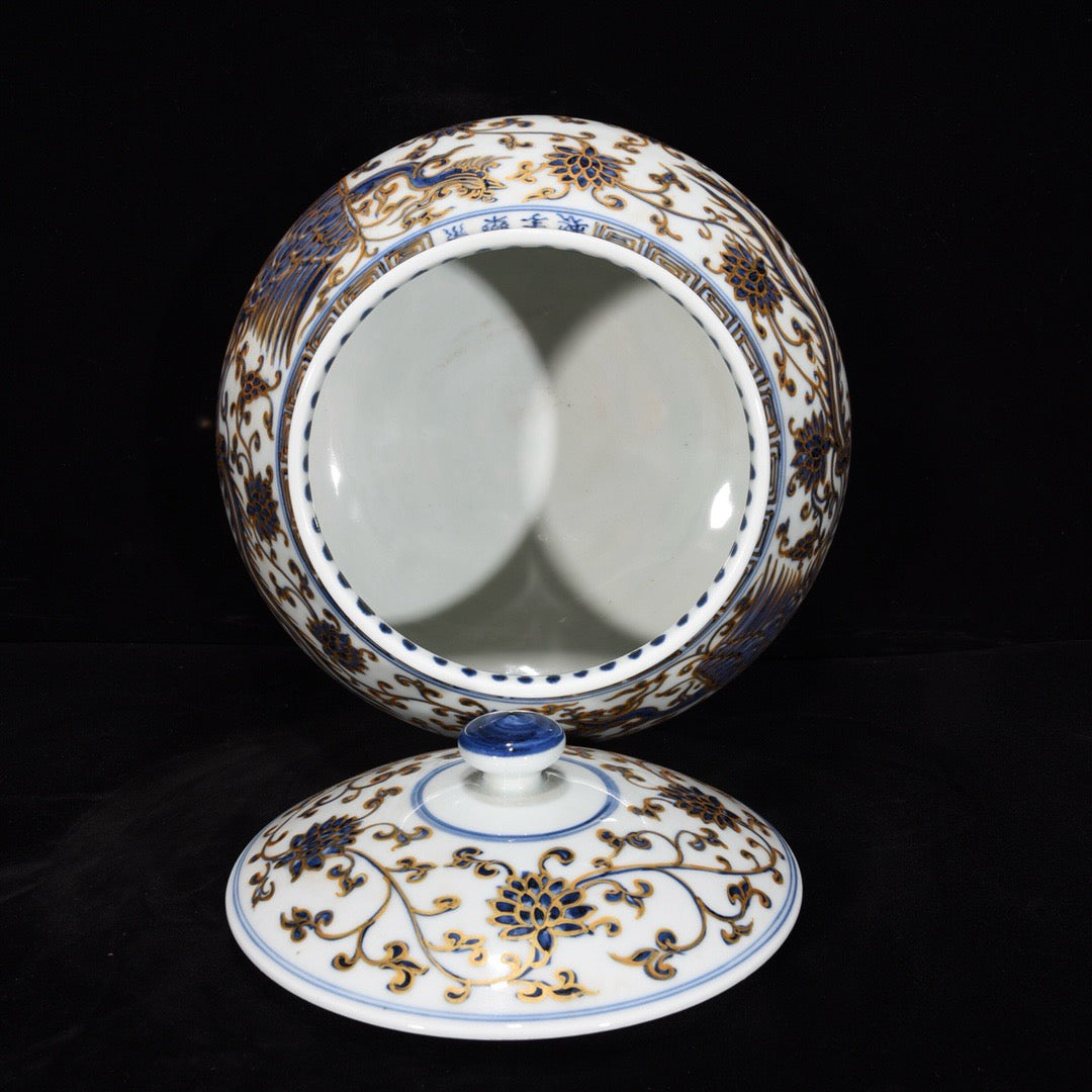 Chinese antique phoenix patterned lid jar