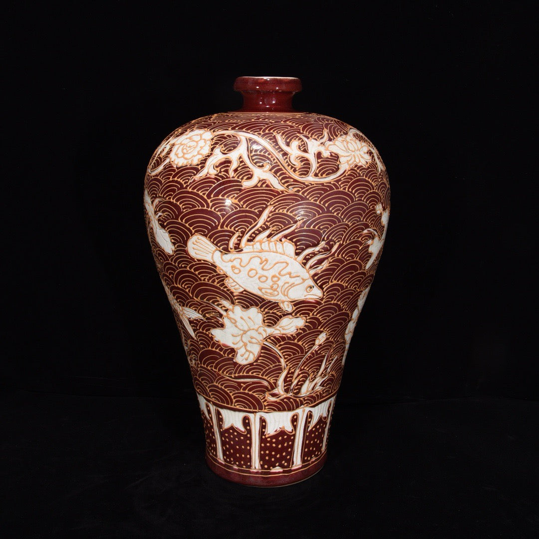 Chinese antique plum vase with golden dragon pattern
