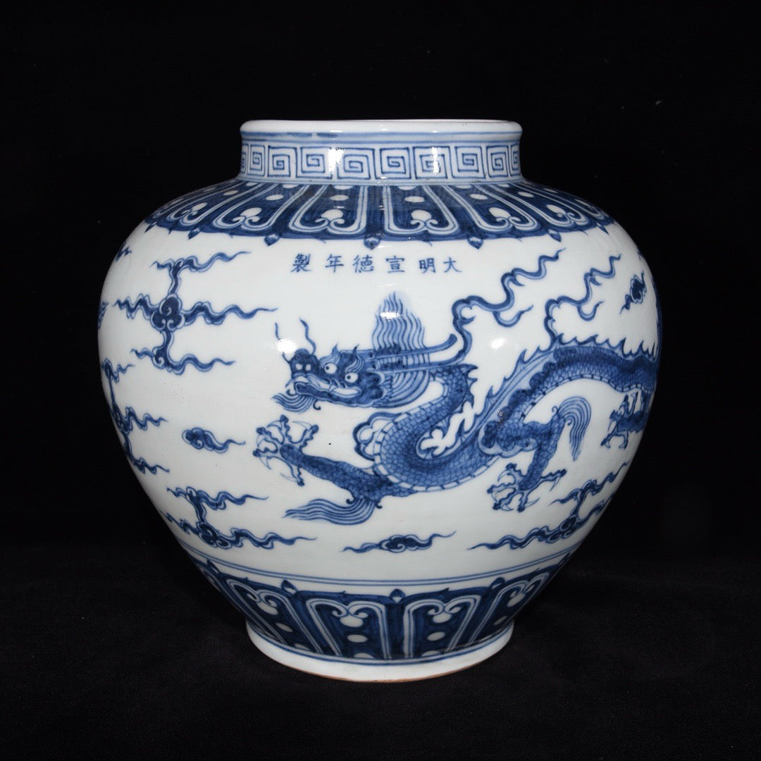Chinese antique dragon patterned jar