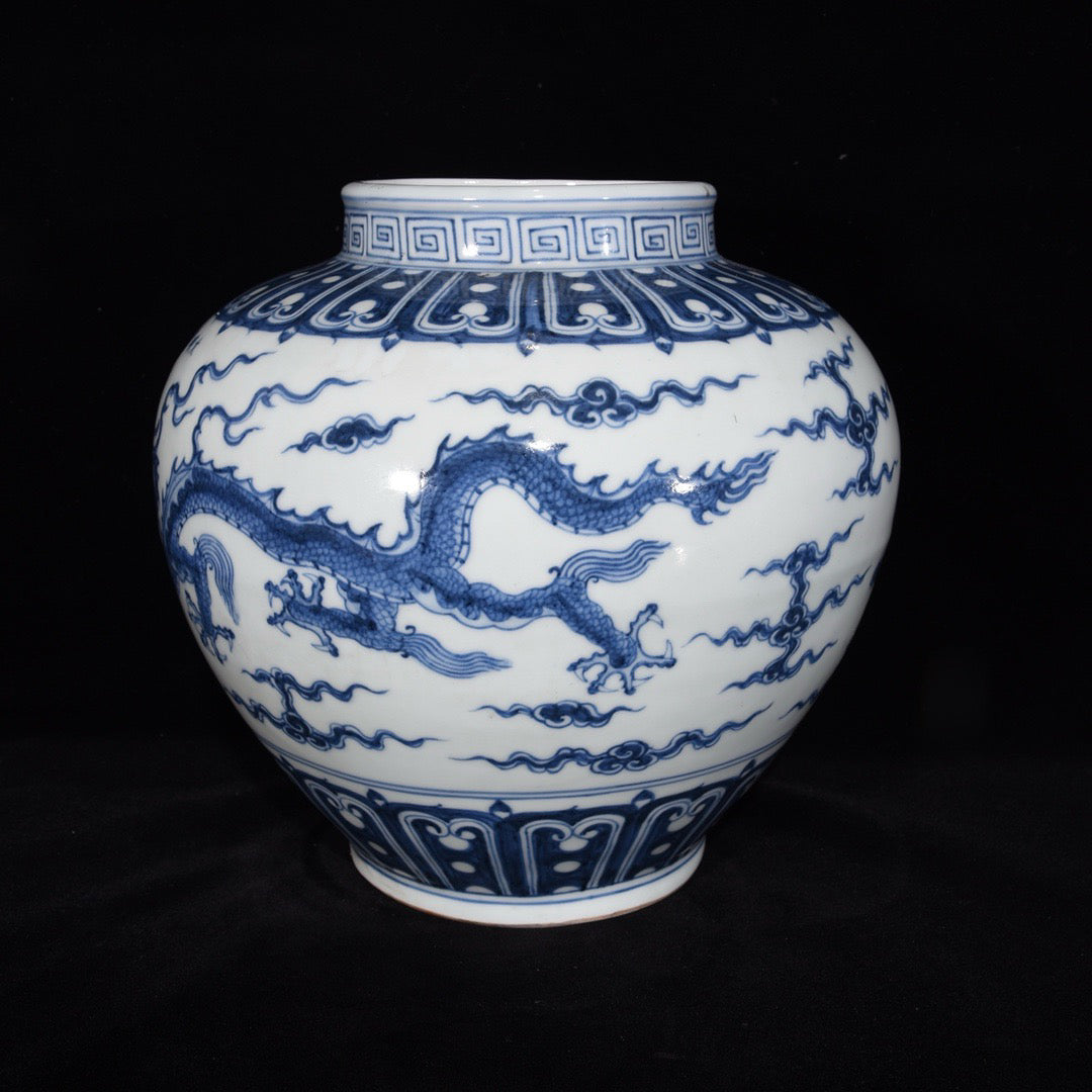 Chinese antique dragon patterned jar