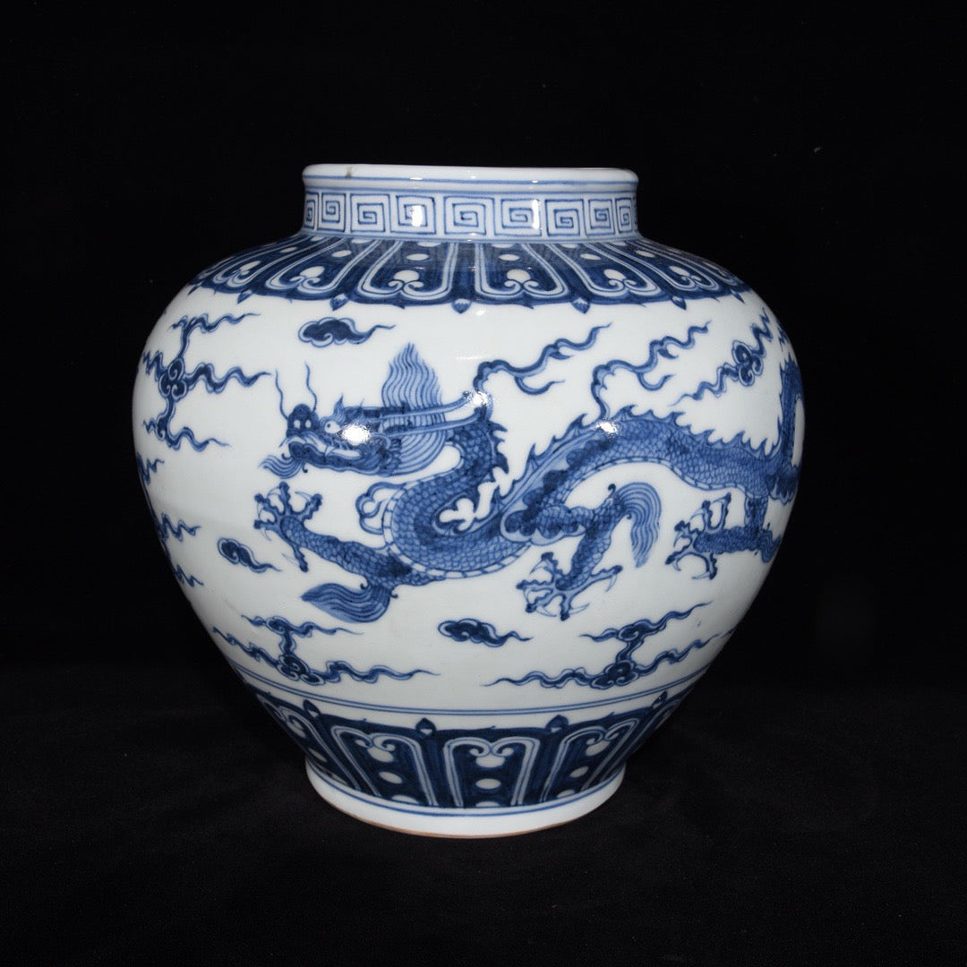 Chinese antique dragon patterned jar