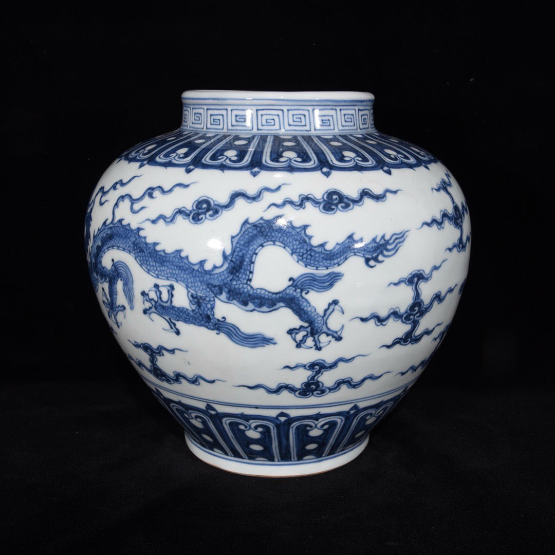 Chinese antique dragon patterned jar
