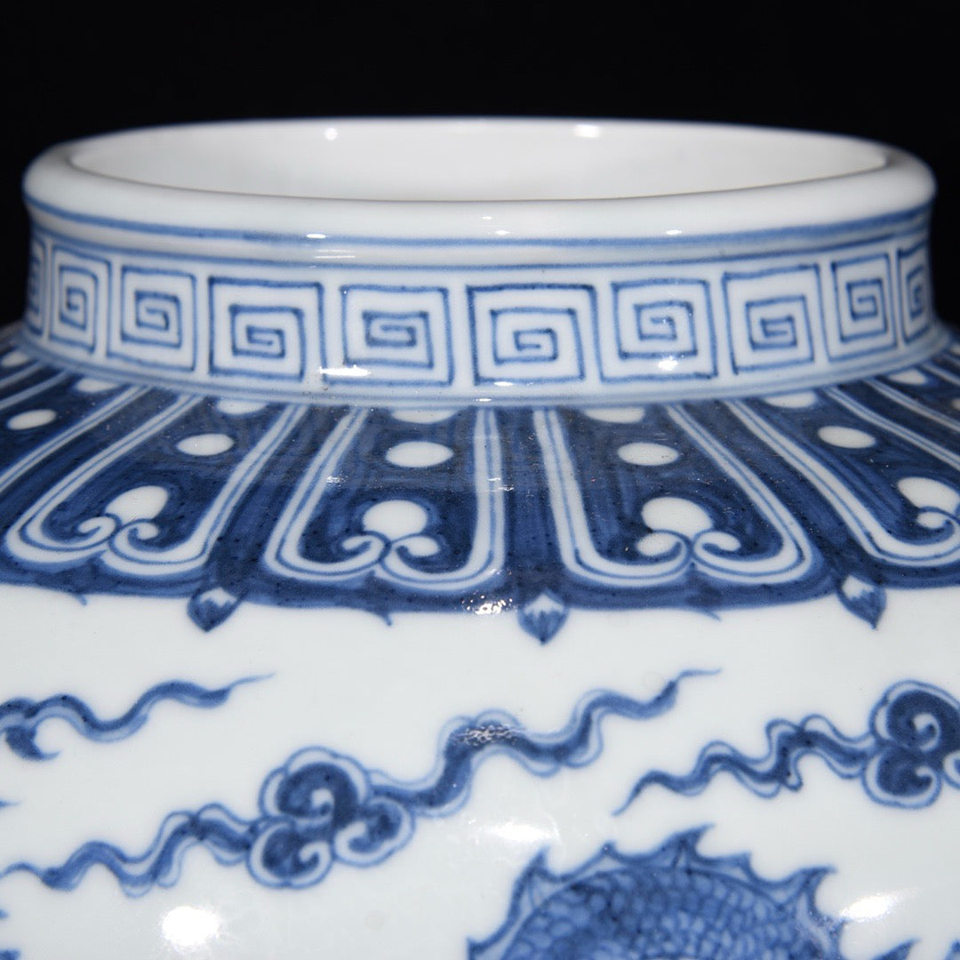 Chinese antique dragon patterned jar