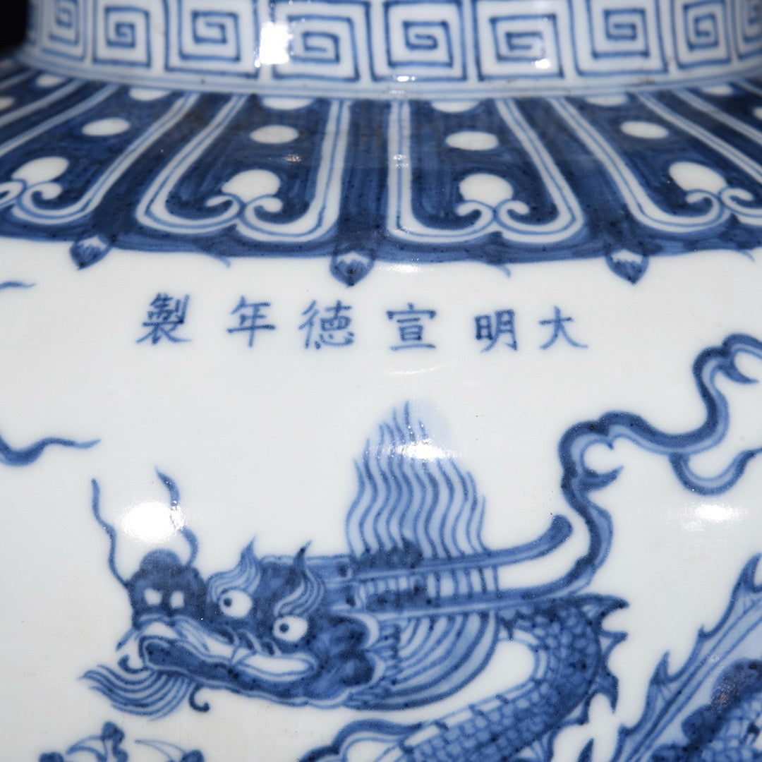 Chinese antique dragon patterned jar