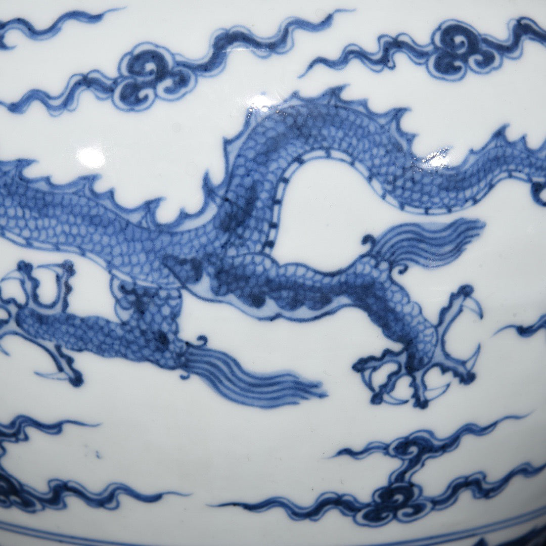 Chinese antique dragon patterned jar