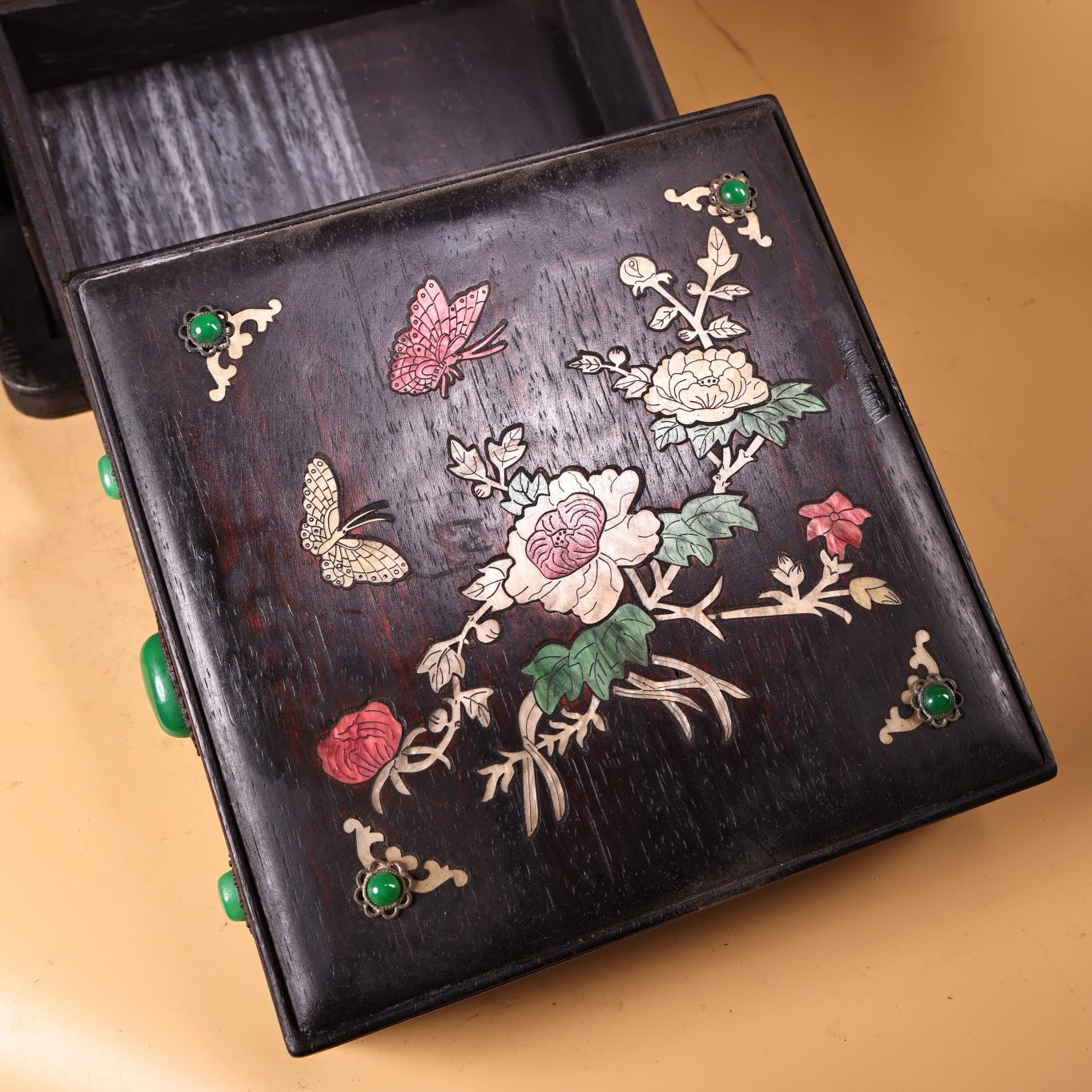 Chinese Antique Blood Sandalwood Inlaid Shell Handheld Food Box