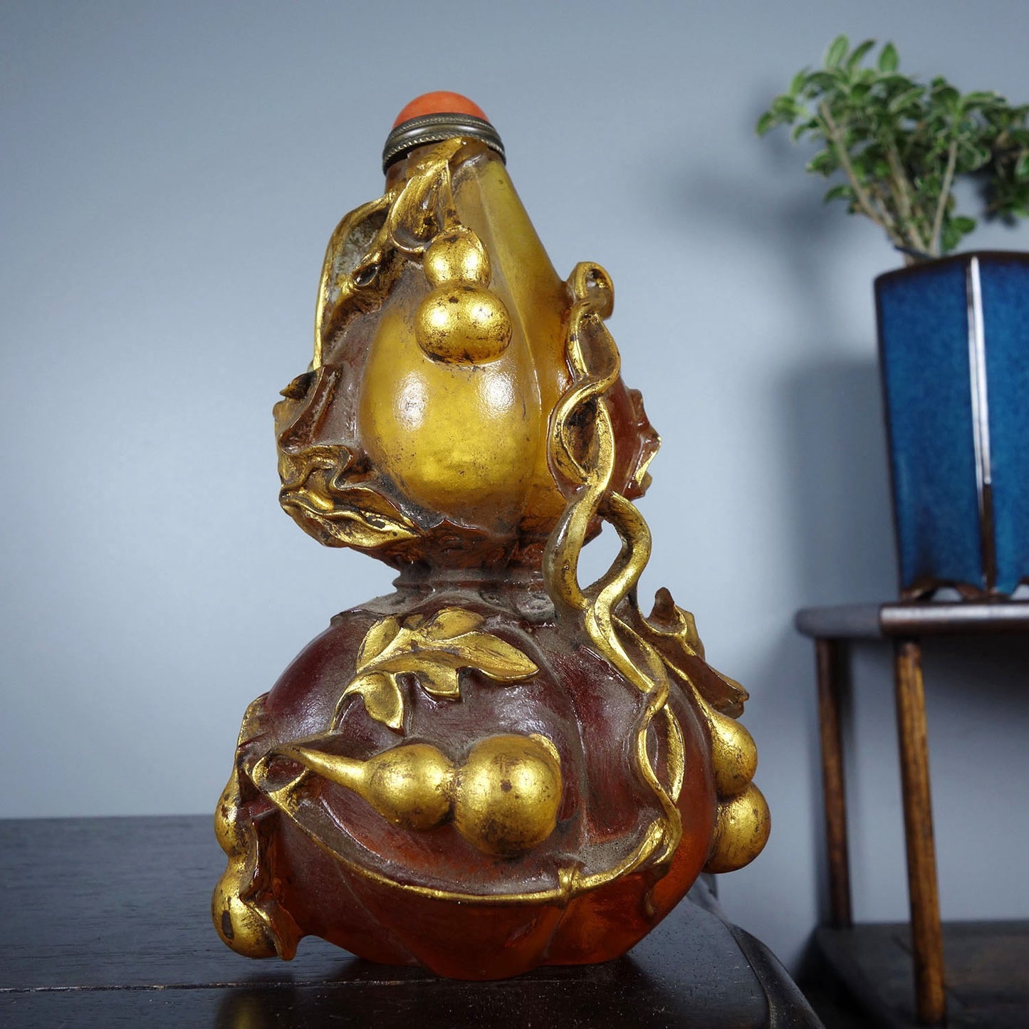 Chinese antique glass exquisitely carved snuff bottle