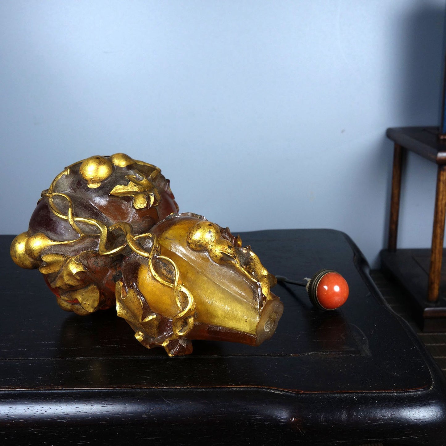 Chinese antique glass exquisitely carved snuff bottle
