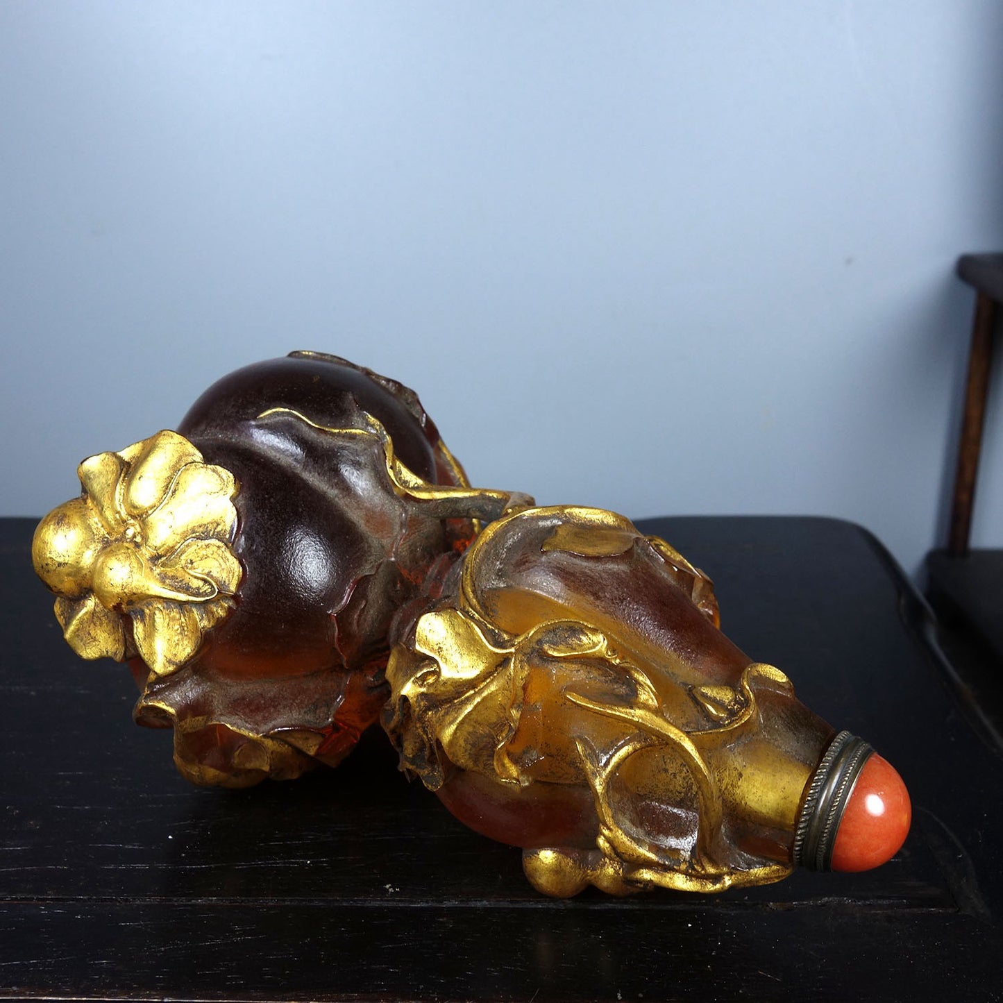 Chinese antique glass exquisitely carved snuff bottle