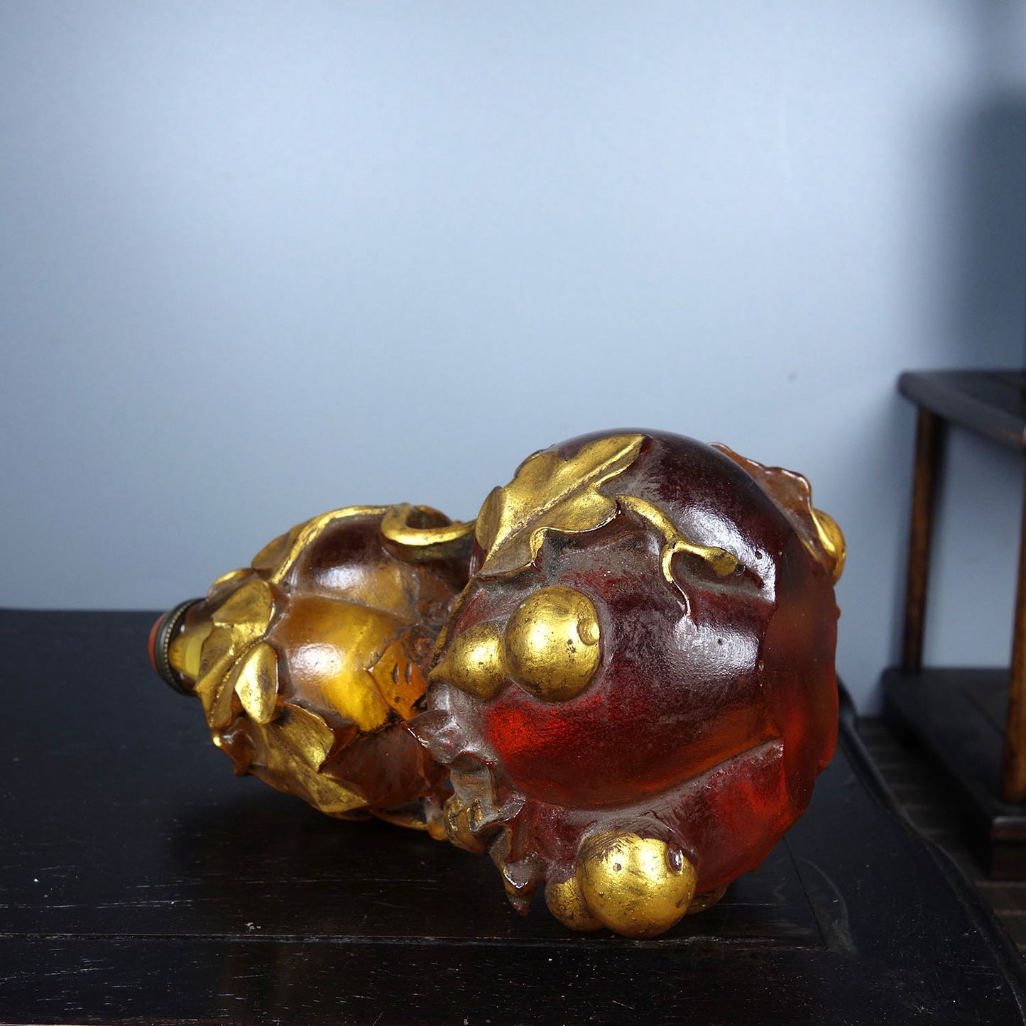 Chinese antique glass exquisitely carved snuff bottle
