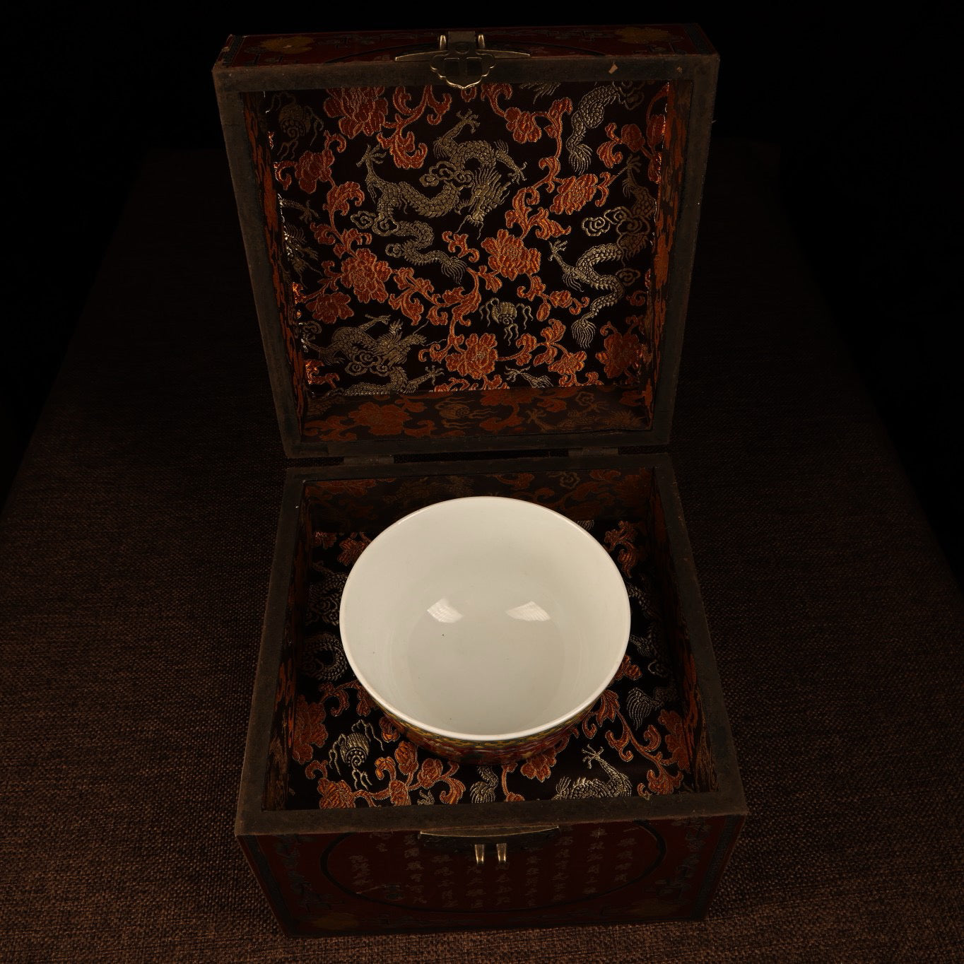 Chinese antique enamel colored porcelain bowl