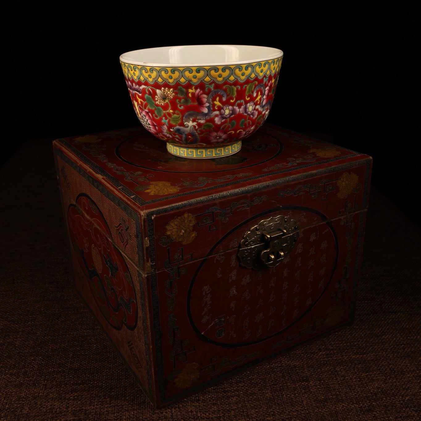 Chinese antique enamel colored porcelain bowl