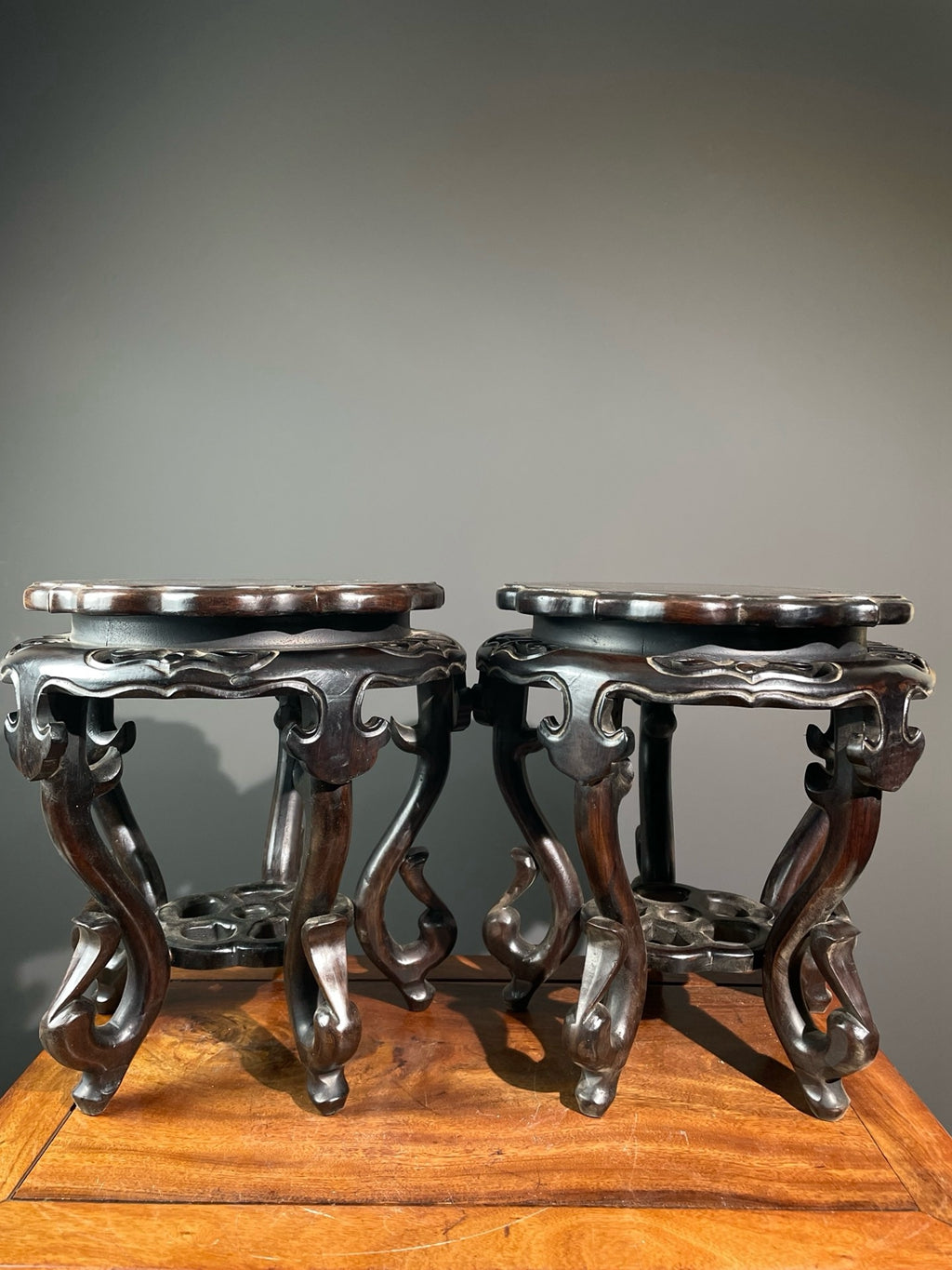 A pair of sandalwood windhead flower rack ornaments