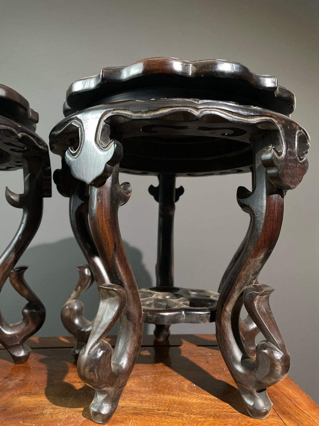 A pair of sandalwood windhead flower rack ornaments