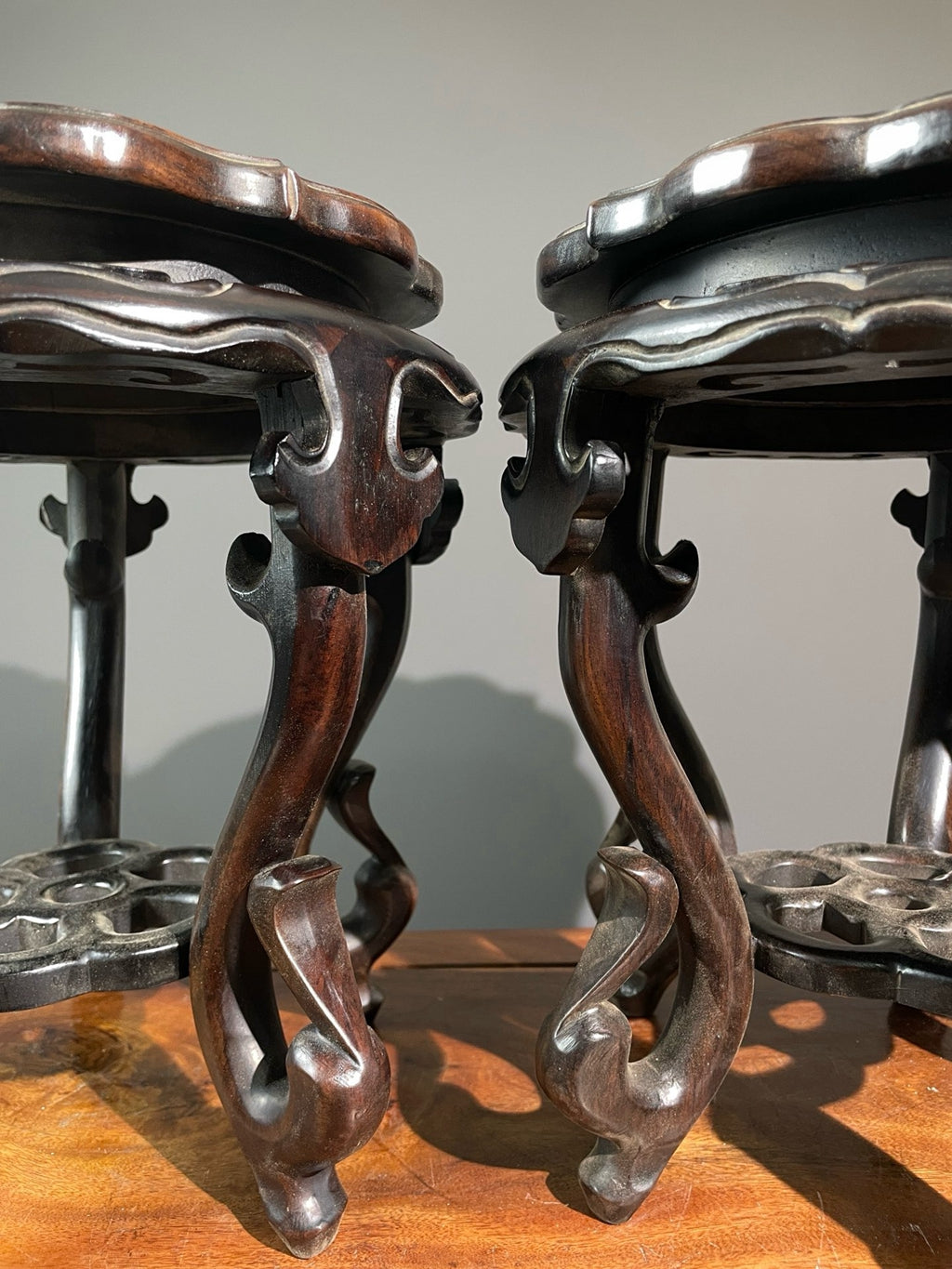 A pair of sandalwood windhead flower rack ornaments