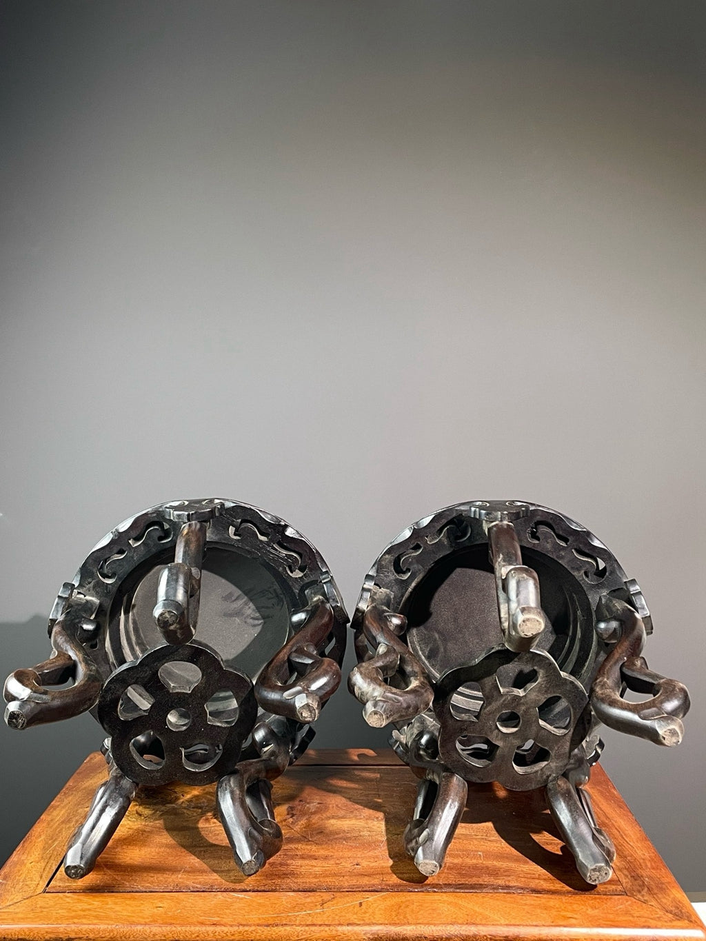 A pair of sandalwood windhead flower rack ornaments