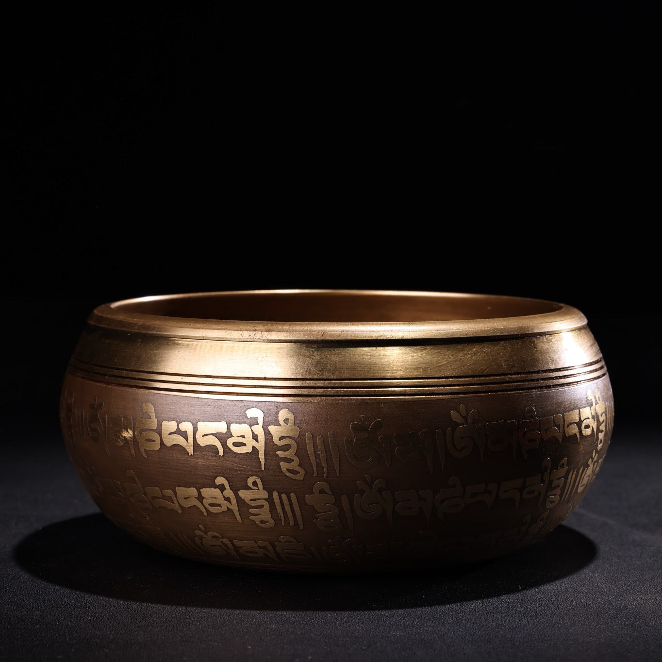Chinese antique pure copper all copper handmade relief scripture Buddha sound bowl
