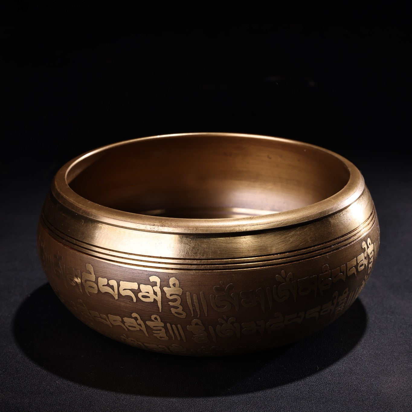 Chinese antique pure copper all copper handmade relief scripture Buddha sound bowl
