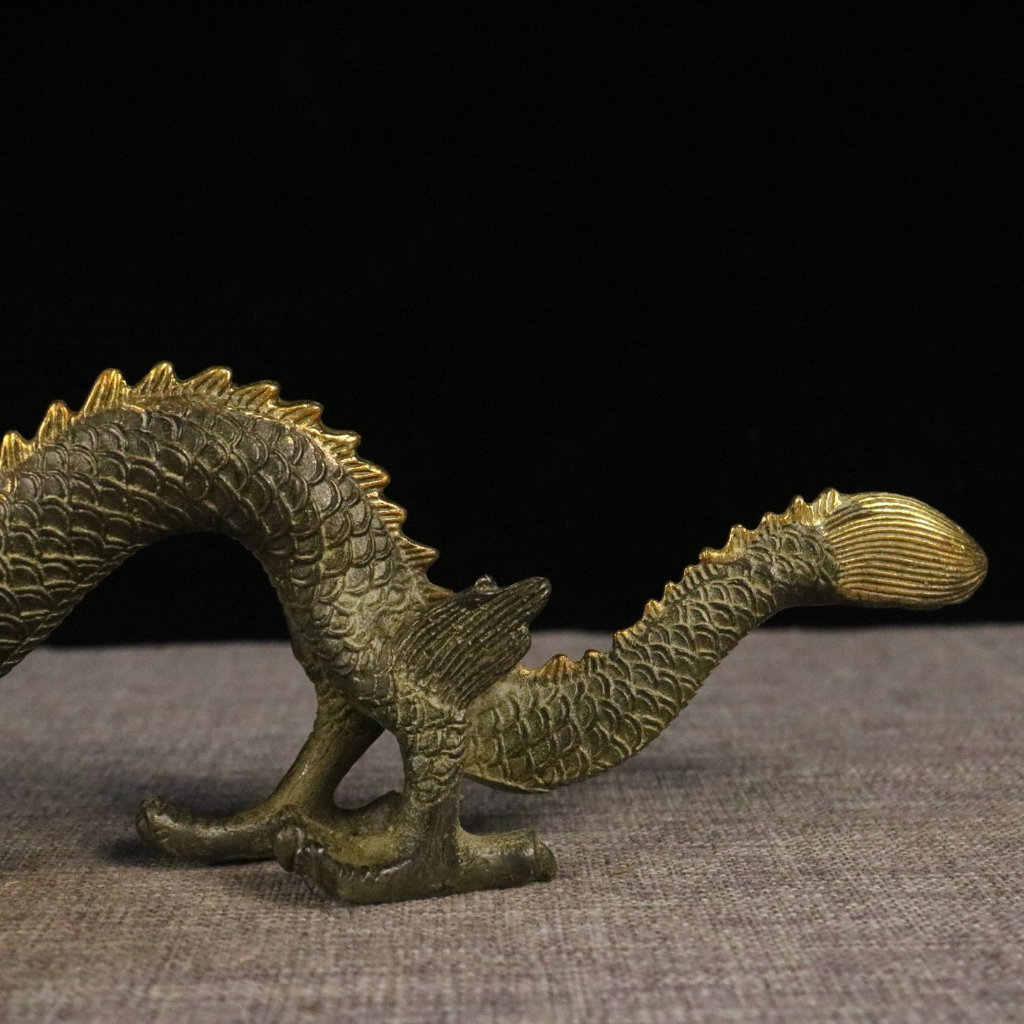 Chinese antique pure copper climbing dragon, a green dragon
