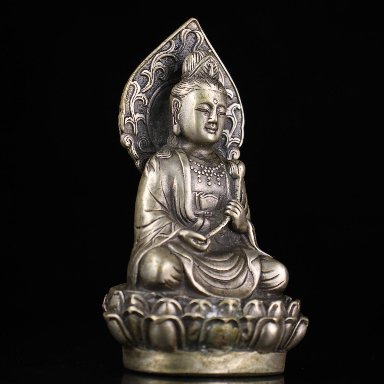 A Chinese antique pure copper gilded silver lotus leaf Guanyin Buddha statue