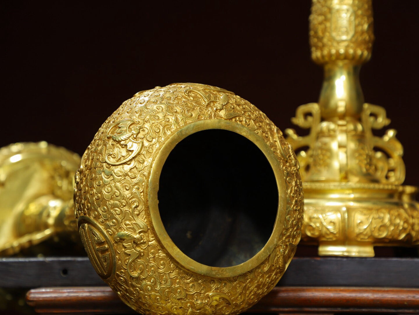 A pair of Chinese antique pure copper lion lid aromatherapy burners