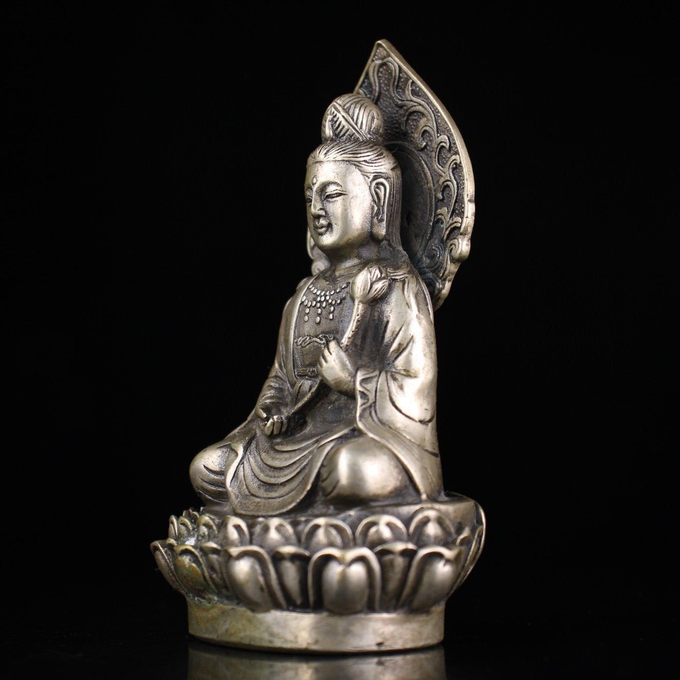 A Chinese antique pure copper gilded silver lotus leaf Guanyin Buddha statue