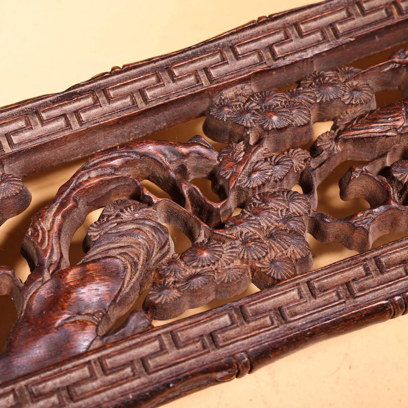 Chinese antique high relief chicken wing wood carving dragon and phoenix study grinding machine